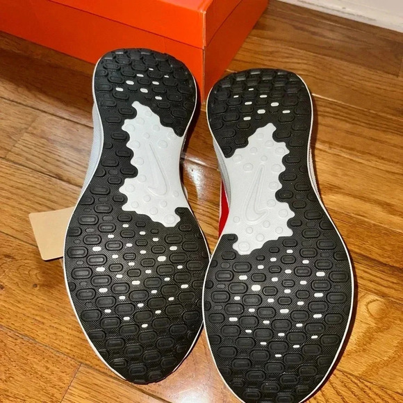 New Nike Revolution 7 Men's Road Running Shoes White/FIRE RED-Black Size 12.5 - Picture 15 of 16